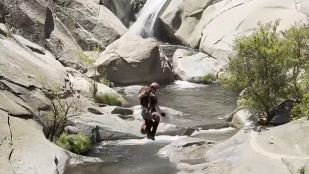 Mountaineer rescued alive for trapped days behind the waterfall of California